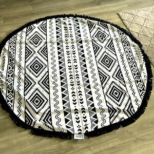 NWT DSW beach blanket; black and white design